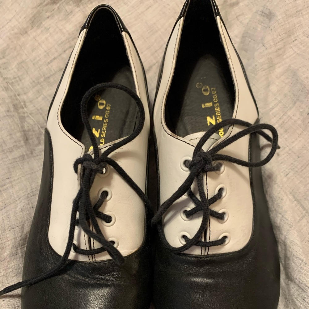 Capizio Black/White Tap Shoes